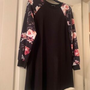 Medium size 6 floral dress. Smoke free home. Maybe worn once